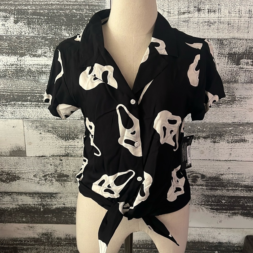 NWT Ghostface button down front with tie at center bottom.